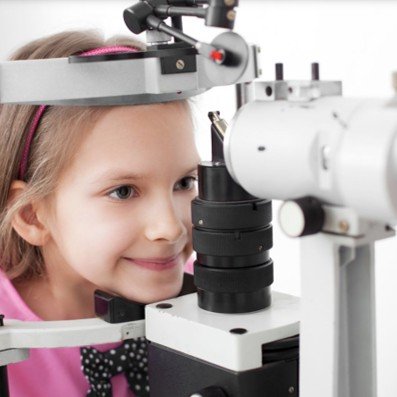 Exame de bebês e crianças